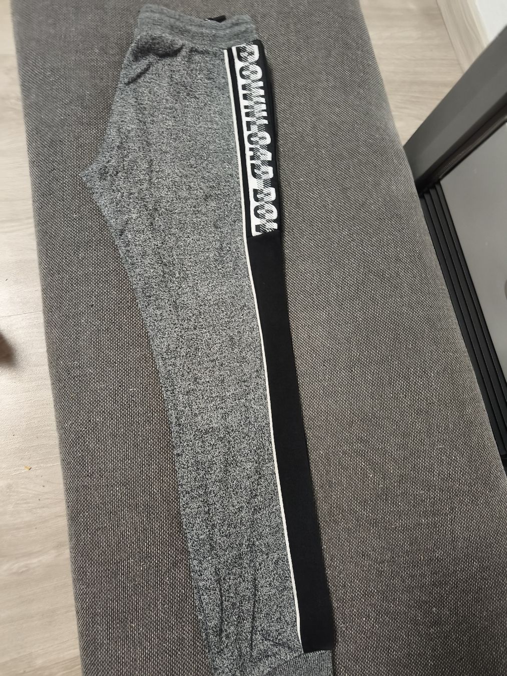 Ensembles coordonnés: Kinder Trainer Hose 134-140 – D'occasion à Tagelswangen par son_z88g 4