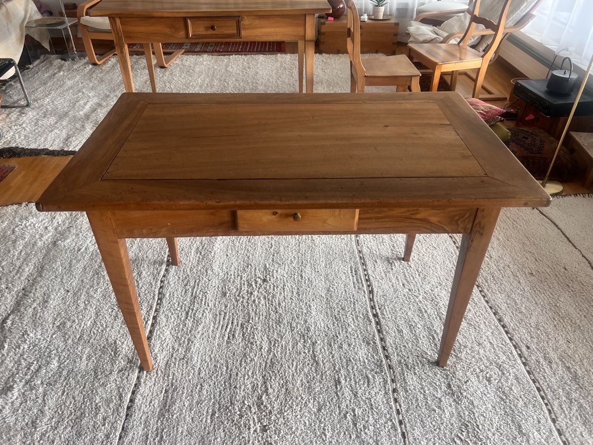 Tische: Antiker Holztisch – Gebraucht aus Uetikon am See von bar_hx82
