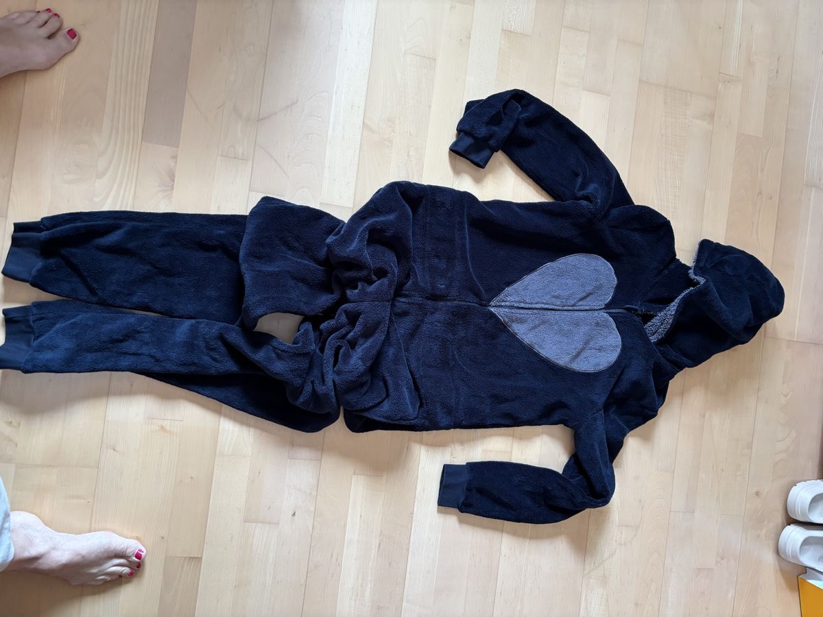 Jumpsuits: Flauschiger Jumpsuit  – Gebraucht aus Kesswil von Branca-01 1
