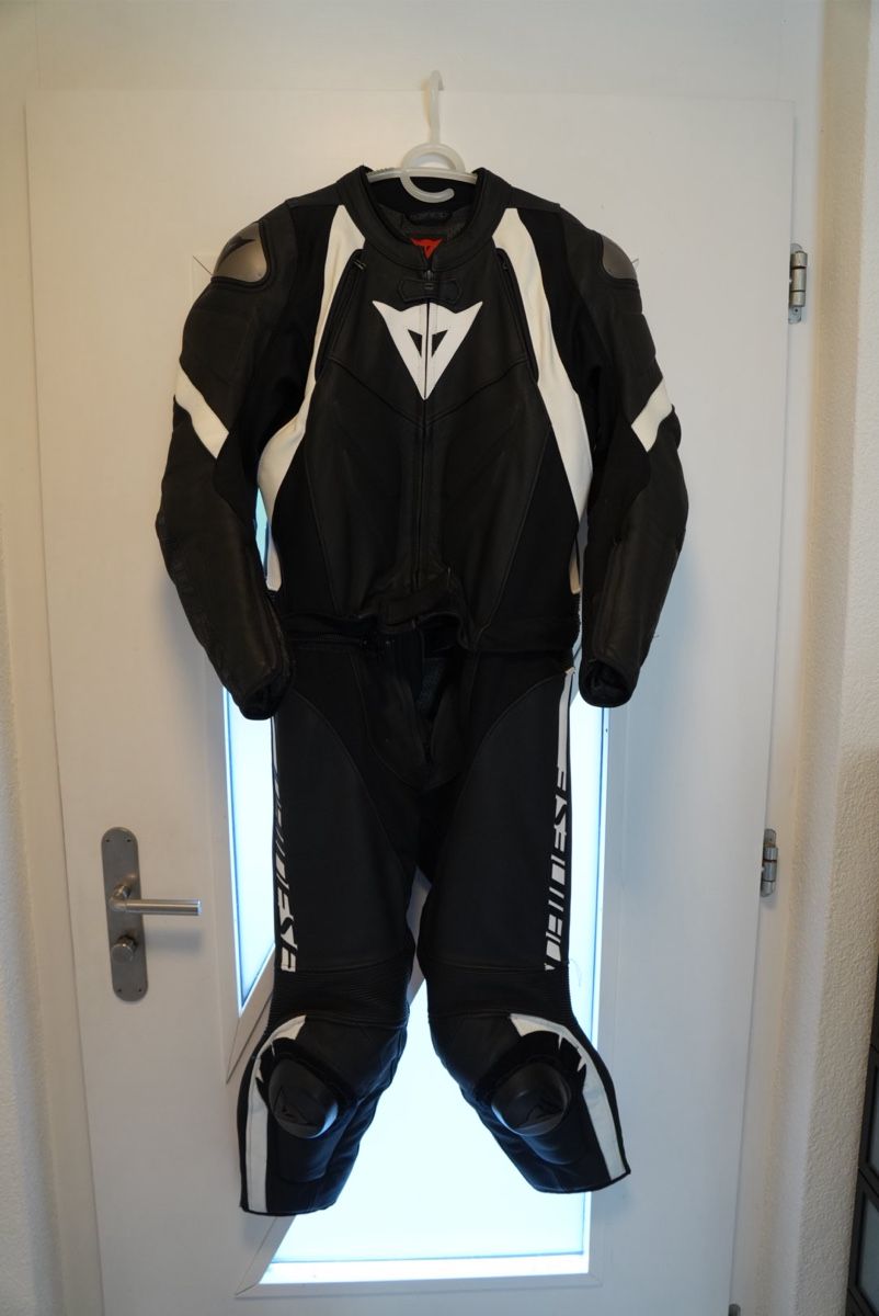 Dainese Completi, tute sportive e funzionali: Dainese Lederkombi Gr. 48 – Usato da Steffisburg venduto da Joepilot