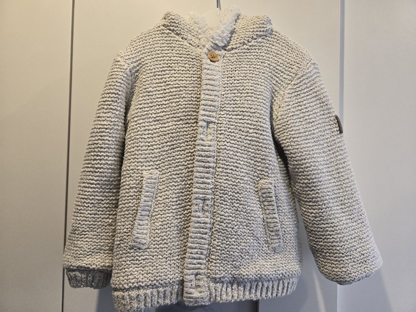 C&A Giacche & Cappotti: Happy&Cute Strickjacke mit Teddyfutter, Gr. 92 – Usato da Zürich venduto da san_2m5w