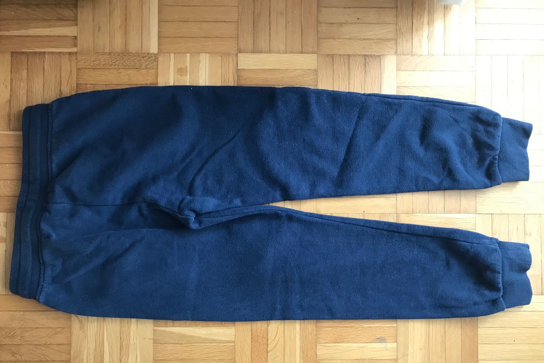H&M Pantaloni: Trainerhose von H&M Grösse 134 – Usato da Emmenbrücke venduto da Hathor123 1