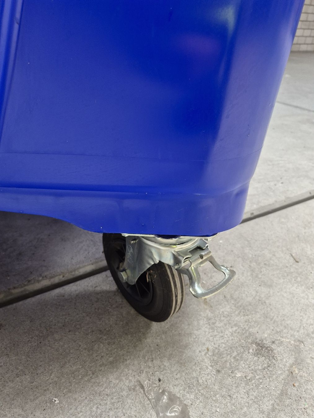 Altro per Ufficio & Commercio: Müllcontainer – Nuovo (secondo la descrizione) da Teufenthal AG venduto da ChT. 6