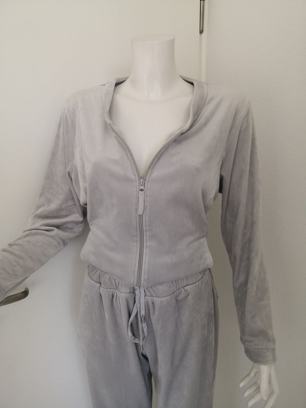 Completi & Tailleur: 🤩MANOR JOGGING-ANZUG JACKE & HOSE HELLGRAU – Usato da Olten venduto da Naja-Twins-Twins 2