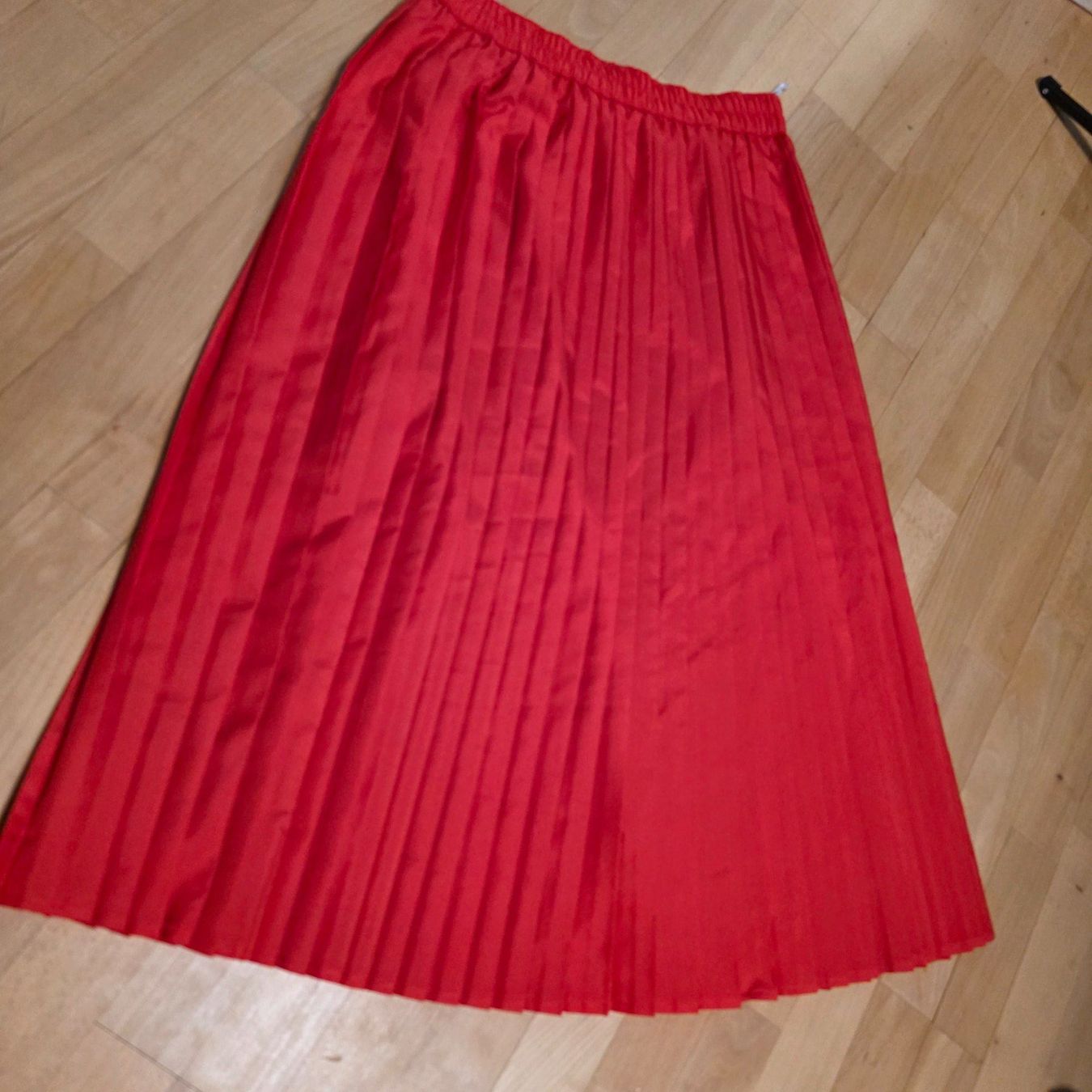 Gonne: Roter Plisseerock Midi elegant Größe M – Usato da Wald ZH venduto da CapLux 1