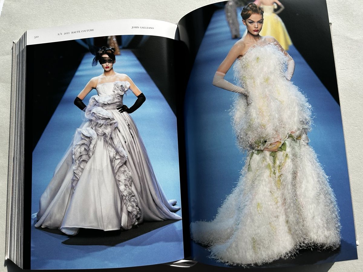 Bücher: Dior Catwalk: The Complete Collections Book, Rare Find! – Gebraucht aus Zürich von lesgarcons