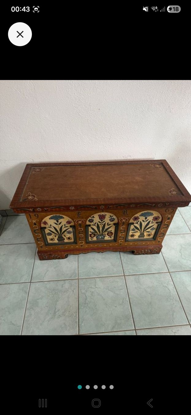 Coffres: Antike Holz-Truhe mit Handbemalung – D'occasion à Winterthur par _lxeah