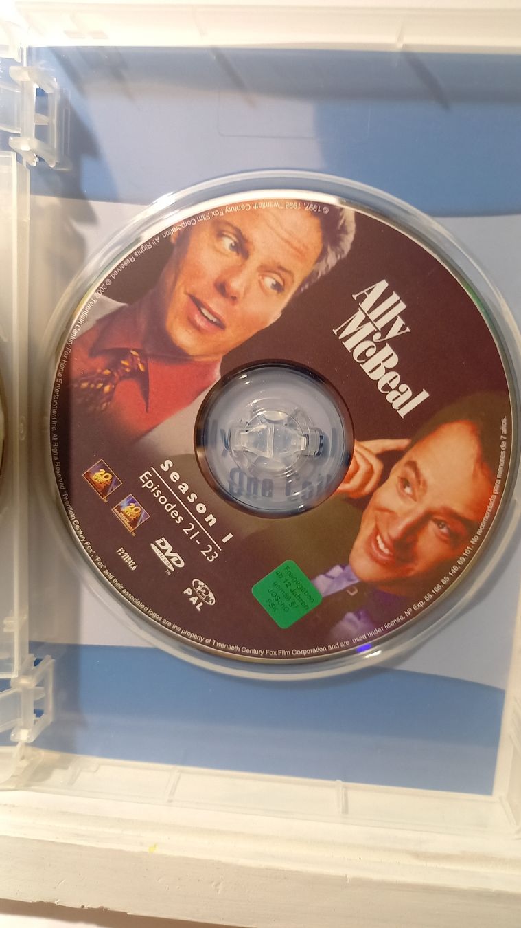 Tutti i DVDs: Ally McBeal - Staffel 1 6er DVD-Box – Usato da St. Gallen venduto da Bir_Rer 4
