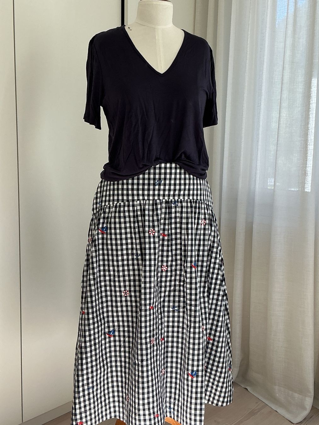 Lotti di vestiti: Jupe und Shirt – Usato da Triesen venduto da boston7