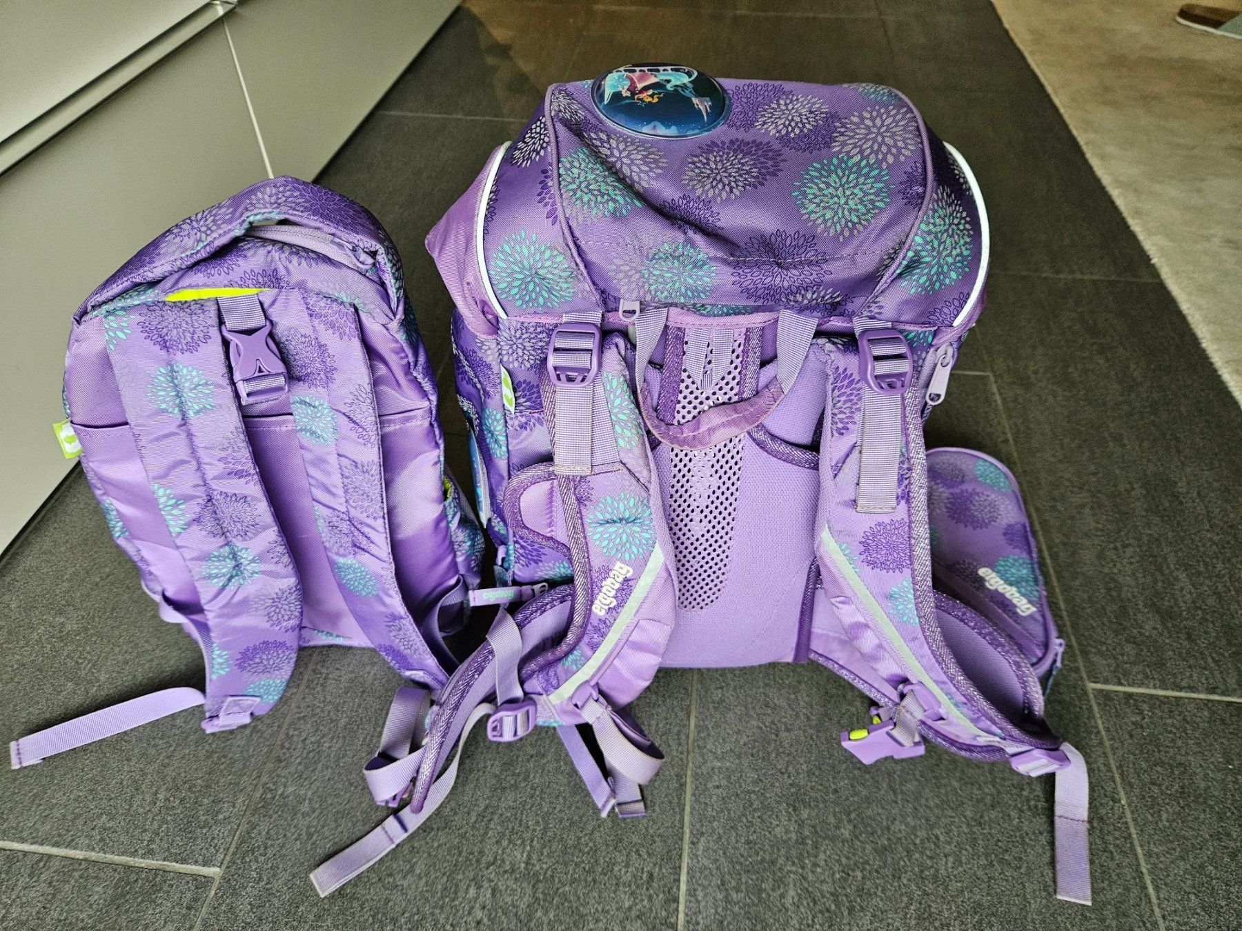 Ergobag Borse & Zaini: Ergobag pack Schulrucksack Set SchlittenzauBär Glow – Usato da Winterthur venduto da Dage01 1