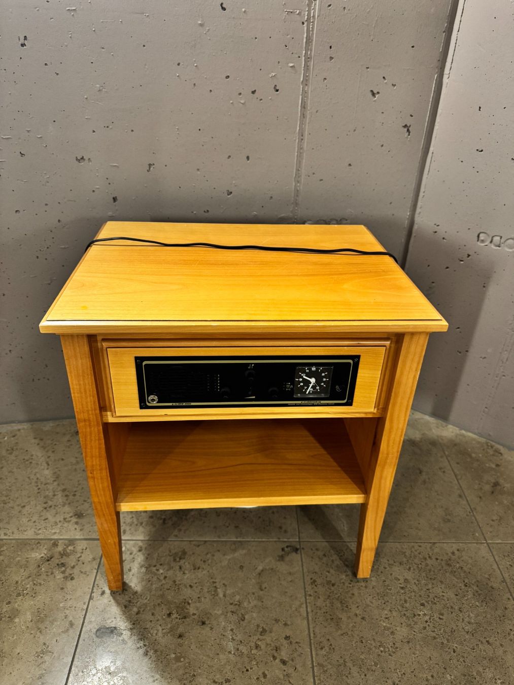 Cassettiere: Mid-Century Vintage Kommode/Nachttisch – Nuovo (secondo la descrizione) da Zürich venduto da RMS_30