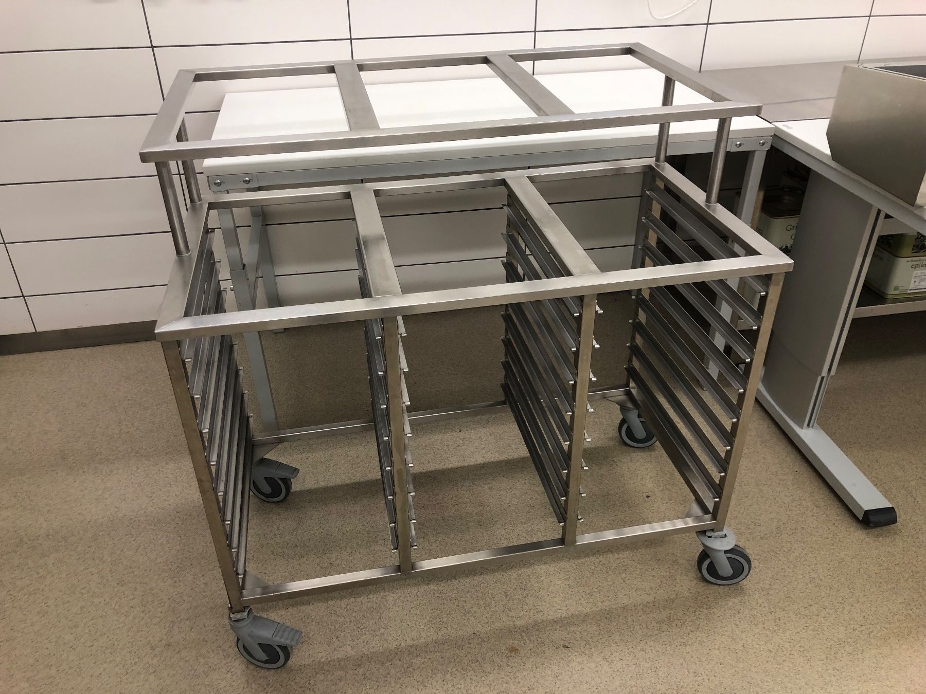 Elettrodomestici da cucina: Ausgabewagen Kaltspeisen – Usato da Zofingen venduto da kartengeheimniss 2