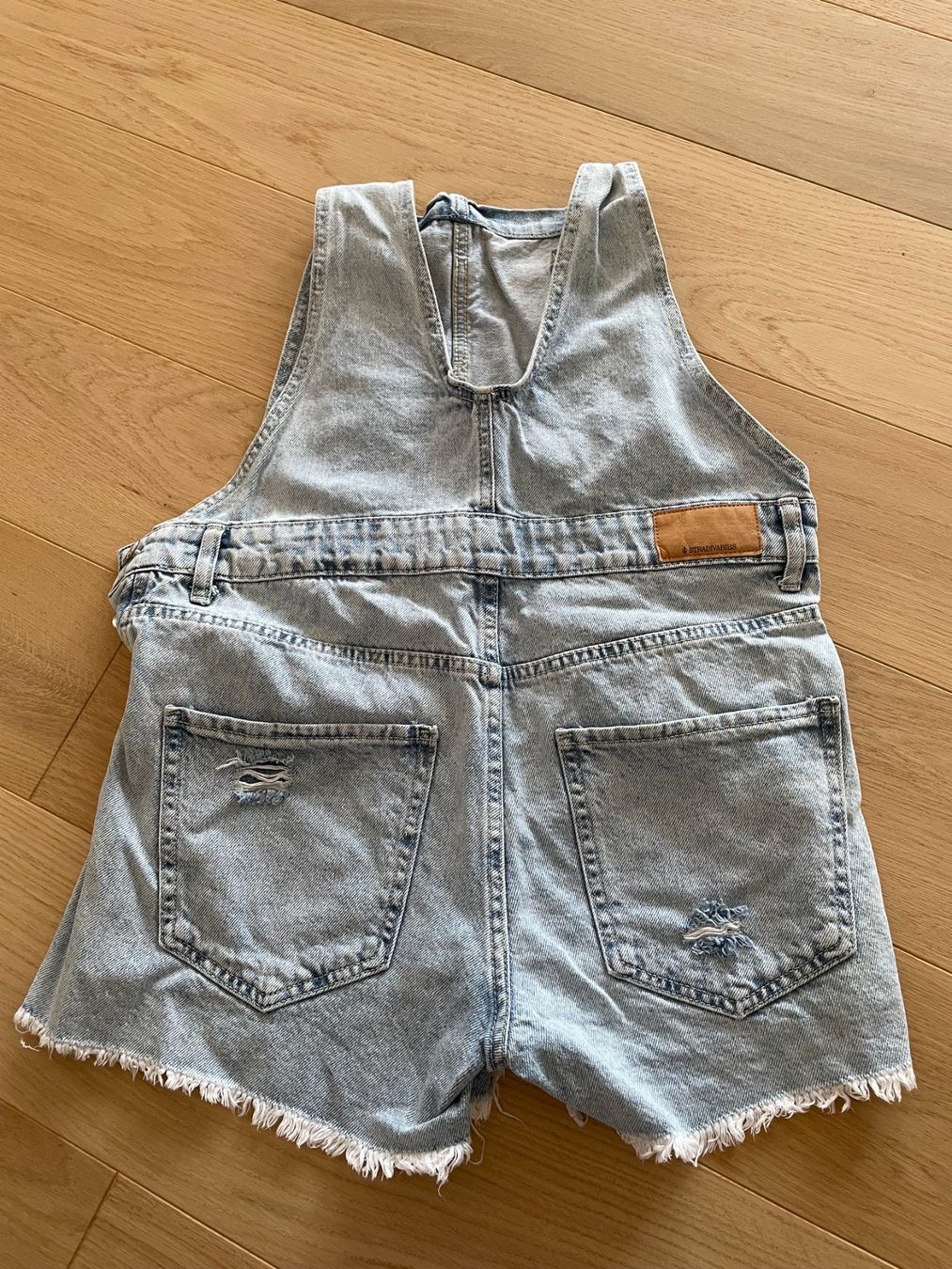 Stradivarius Pantalons: Latzhose kurz - hellblau – D'occasion à Eschenbach LU par B.L.R 1