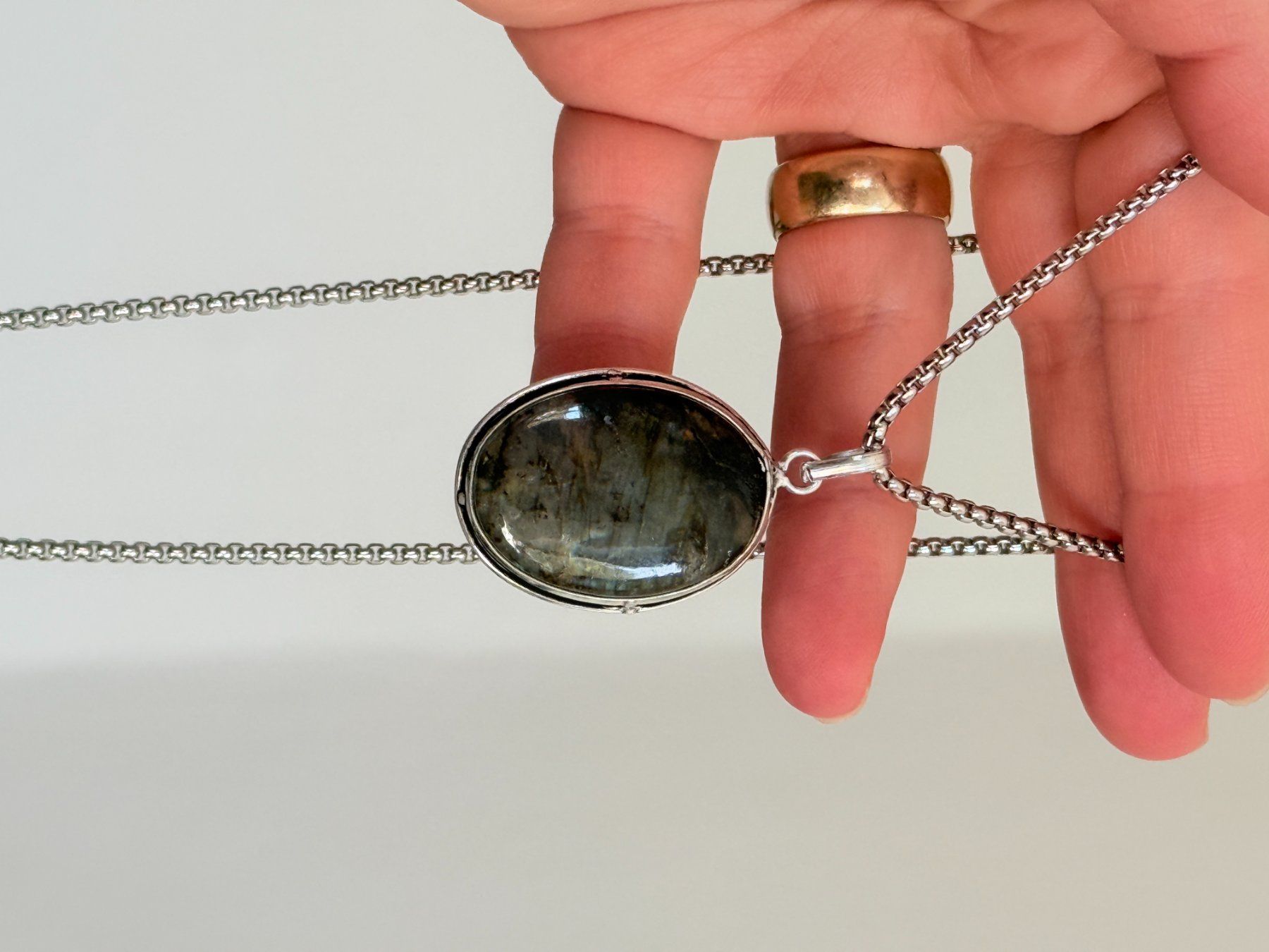 Catenine: Collier avec pendentif labradorite pierre – Nuovo e nell'imballaggio originale da Genève venduto da AGBERG 9