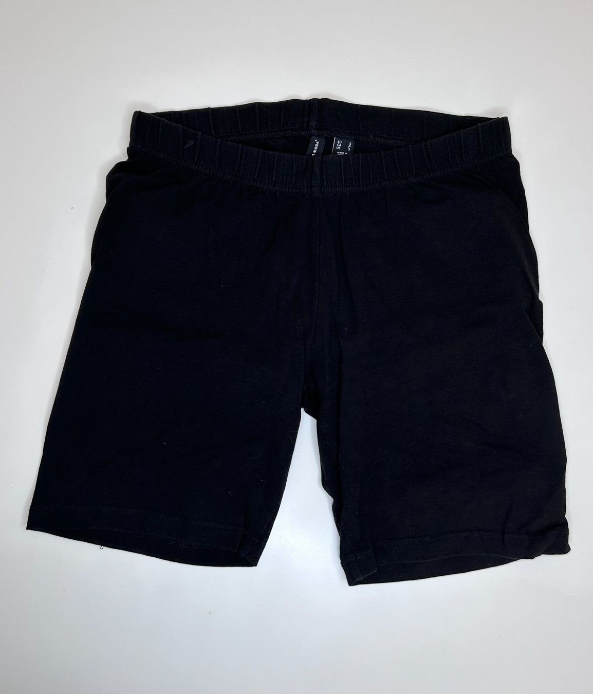 Vero Moda Pantaloni: Vero Moda Biker Shorts – Usato da St. Gallen venduto da look-twice