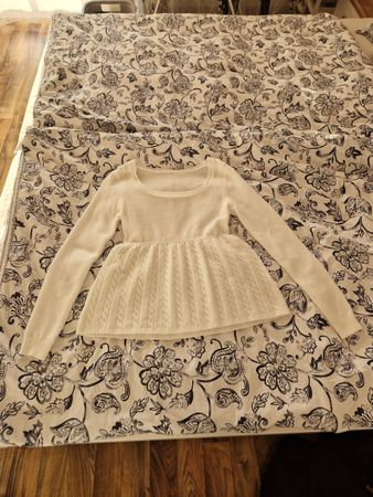 Damen Pullover weiss langarm mit Zopfmuster Grösse XS