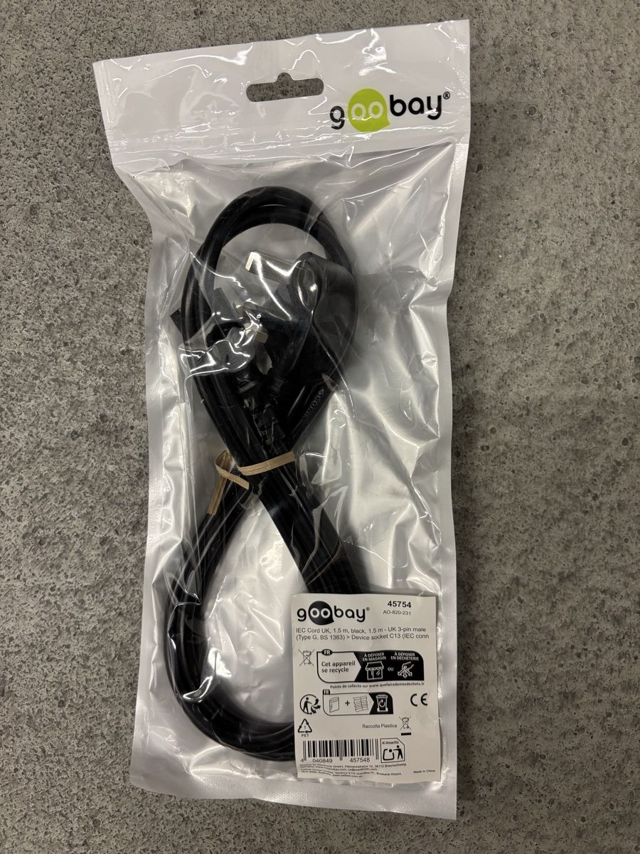 Kabel: UK Stecker C13, mit Stromkabel1.5 Meter – Neu und originalverpackt aus Wimmis von Soccerfanshop