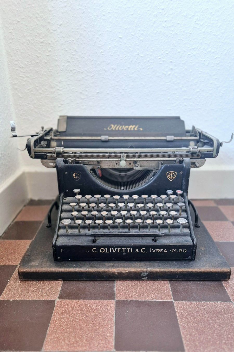 Olivetti Machines à écrire: Machine à écrire Olivetti M20 – vintage – D'occasion à Genève par alemagri
