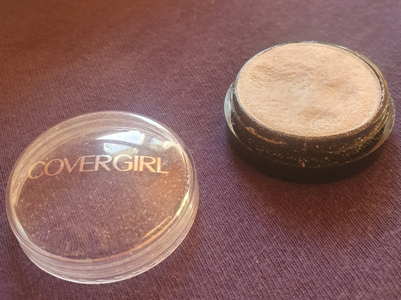 Make-up: Liedschatten Weiss – Usato da Moosseedorf venduto da Sonnenschein.. 2