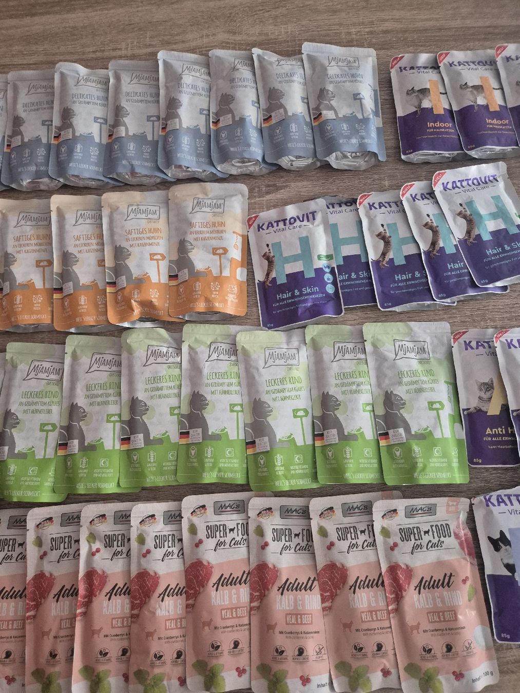 Mangimi: XXL Futterpaket Katzen: Mjamjam, Mac's, Kattovit  – Nuovo (secondo la descrizione) da Mattwil venduto da nik_tgf9 2