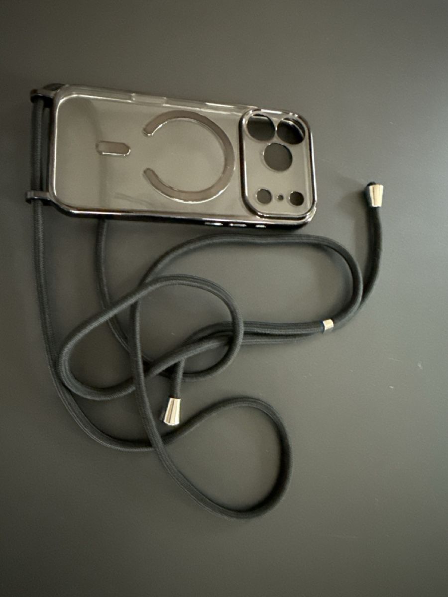 Apple Cover & Protezioni schermo: iPhone 17 Pro Black Hülle mit Necklace Band – Nuovo e nell'imballaggio originale da Küsnacht ZH venduto da 4me0