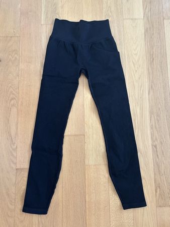 H&M Sportleggins schwarz, robuster Stoff