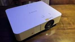Sony VPL-PHZ50 Laser Projektor gebraucht 16199 Stunden