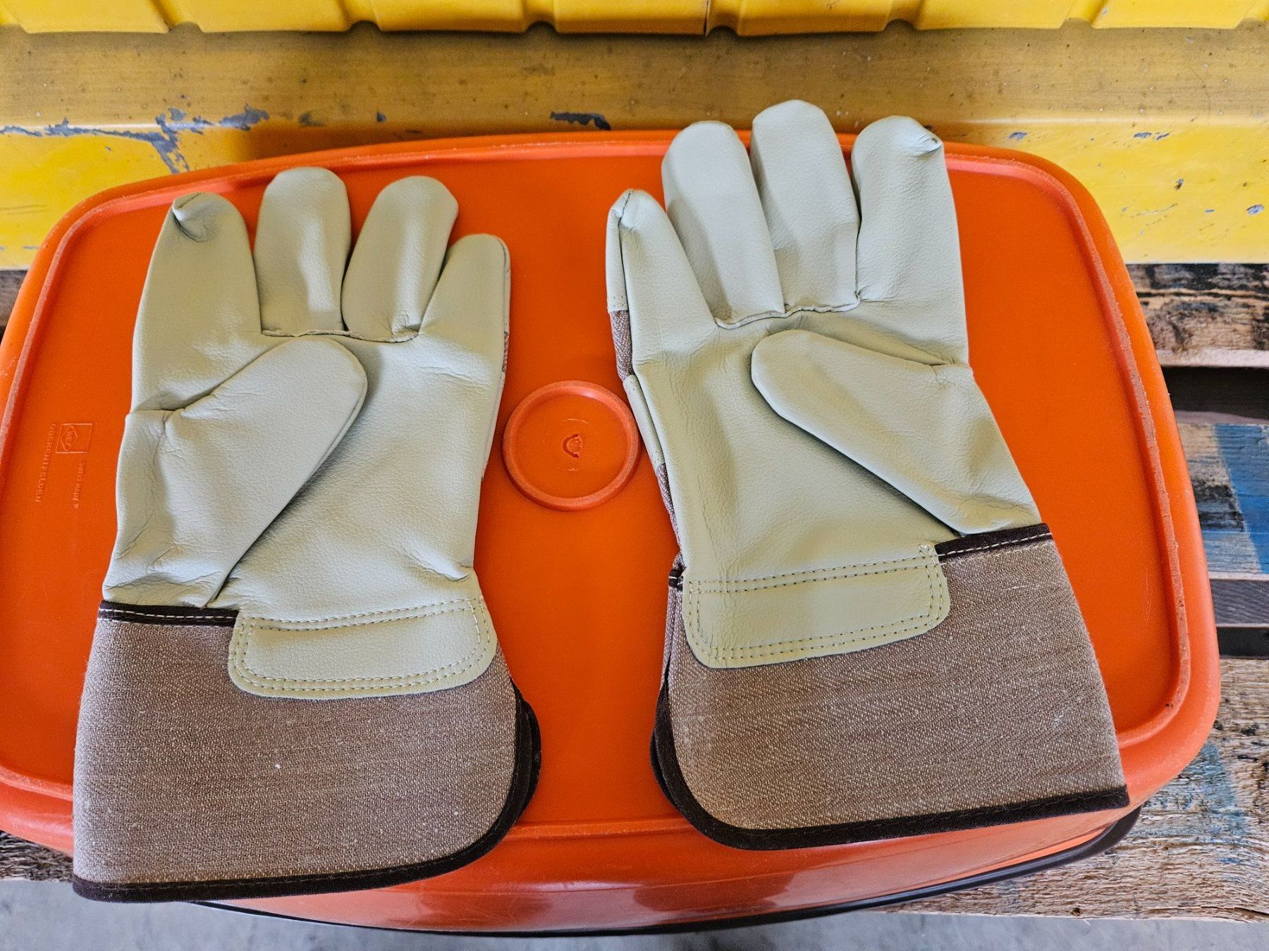 Sonstige Accessoires für Herren: Leder Arbeitshandschuh gr.11 – Neu und originalverpackt aus Recherswil von hubelmatt 1