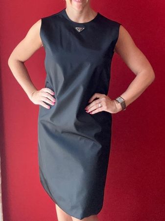 Prada Kleid - Zeitloser Klassiker in Schwarz, Gr. 38