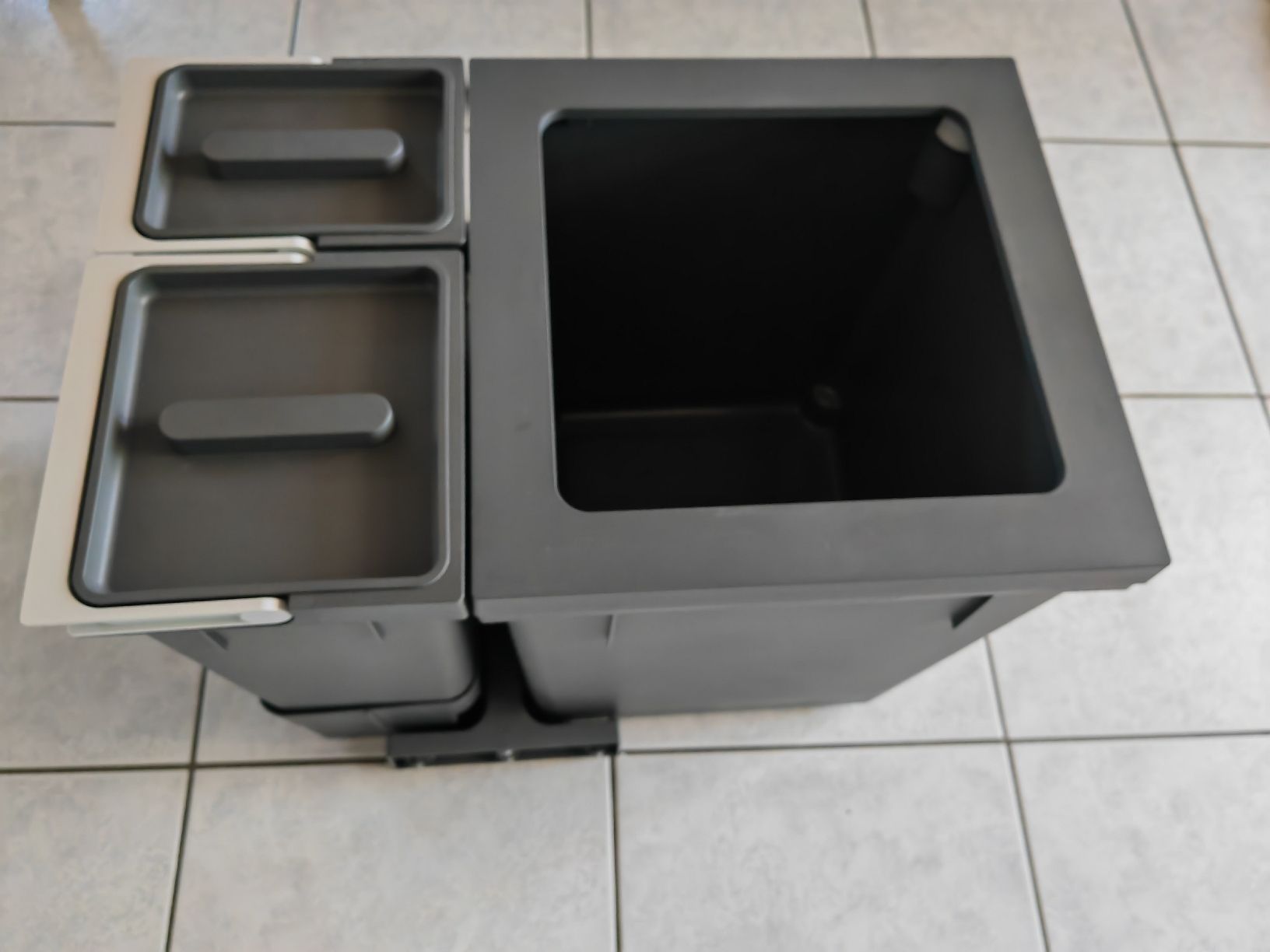 Müllex Cestini per rifiuti: Müllex  Einbau-Abfallsystem grau mit Deckel für 35 Liter. – Nuovo (secondo la descrizione) da Münchenbuchsee venduto da Titlis4