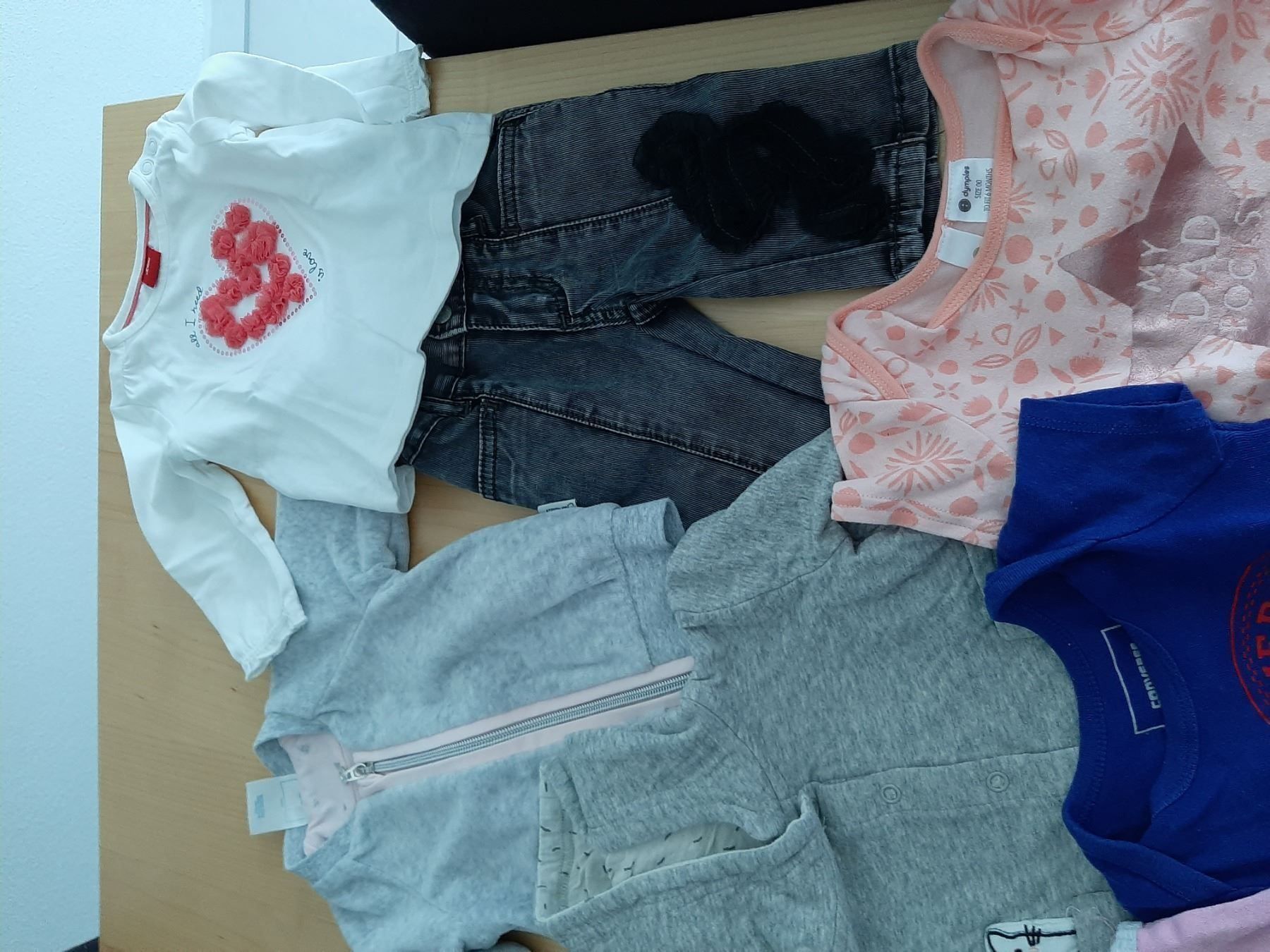 Lotti & Set di vestiti: K..46) Mädchen Kleiderset Gr. 62 Sternth – Usato da Wil SG venduto da Saxer1 1