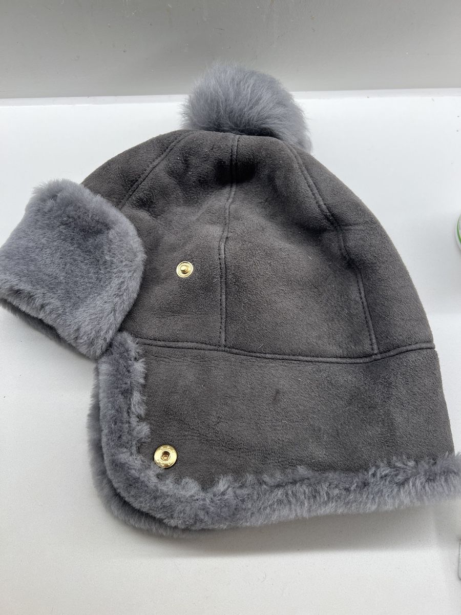 Ugg Copricapi, berretti & cappellini: UGG Lammfellmütze neu grau – Nuovo e nell'imballaggio originale da schaan venduto da Ak9jg8 1