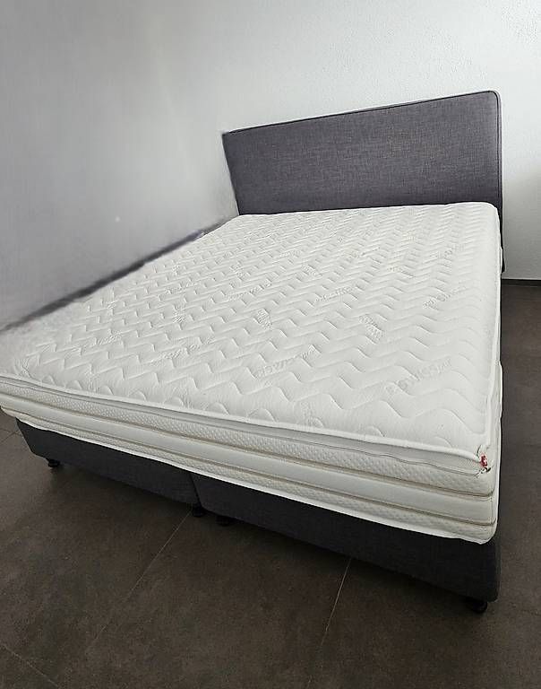 Betten: IKEA Boxspringbett mit Kopfteil - 180x200 cm - dunkelgrau – Gebraucht aus Rothenburg von man_cb7f