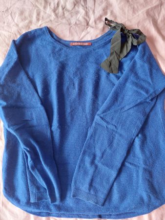 Magnifique Pull bleu cachemire épaule dénudée Comptoir d C M