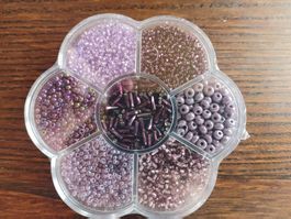Preciosa Rocailles Glasperlen Perles Blumenbox 7 Lila tönen