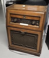 450.- Antiker Radio/ Plattenspieler.