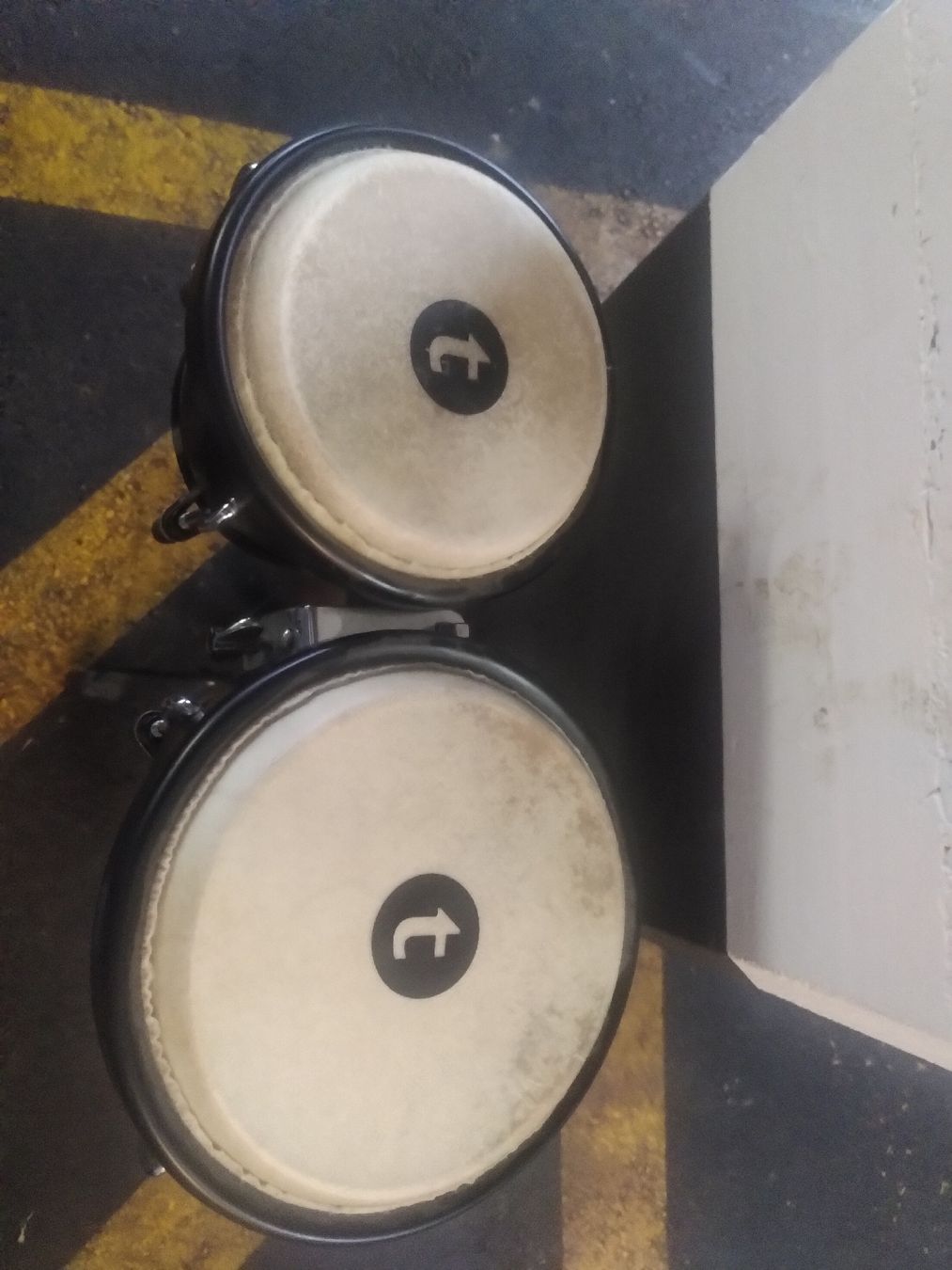 Strumenti musicali: Bongo Trommeln mit Ständer – Usato da Zürich venduto da zurica01 1