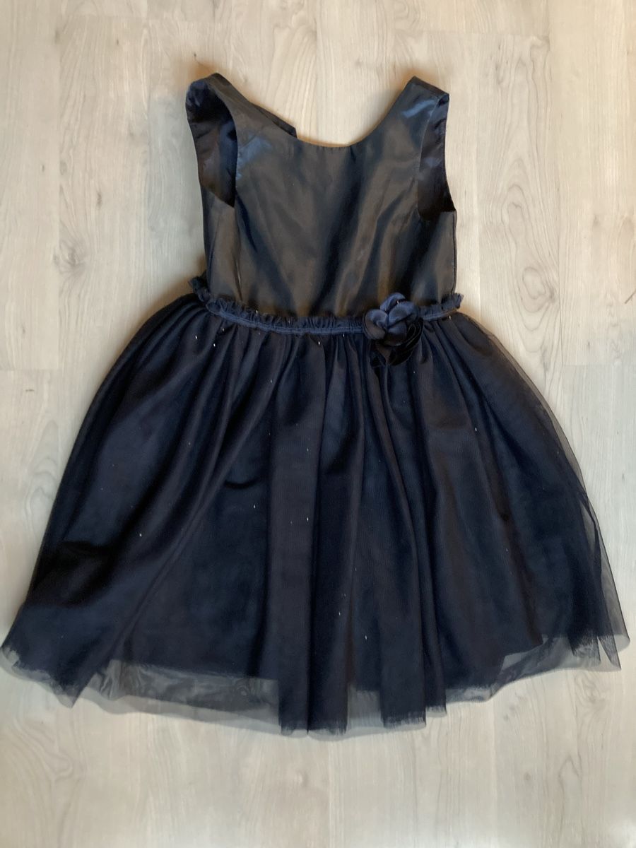 H&M Kleider & Röcke: Kleid H&M 128 – Gebraucht aus Amden von Karplusan