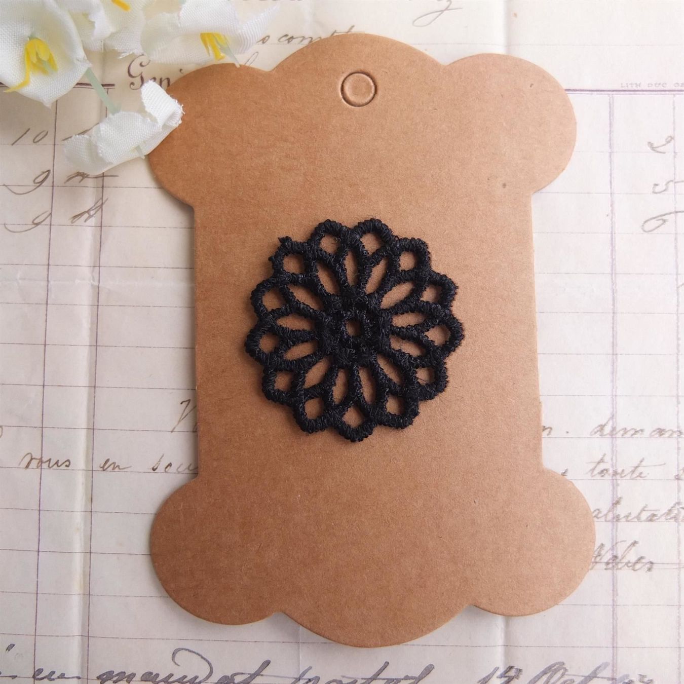 Materiale per decorazioni: 1x Applikation Spitze schwarz Blumen – Nuovo (secondo la descrizione) da Meyrin venduto da laservette99