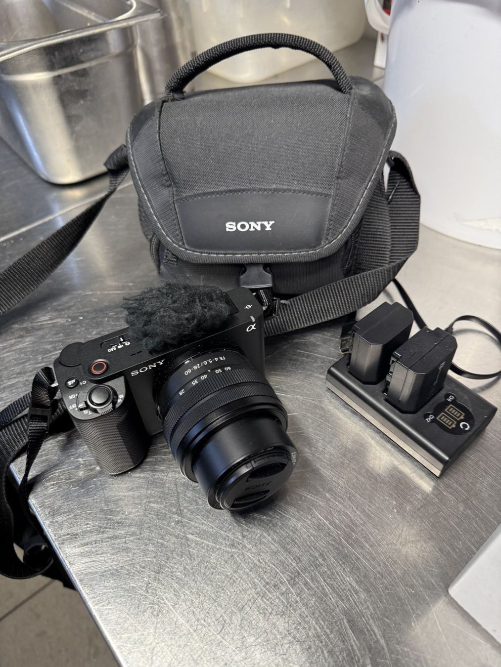 Sony Fotocamera: Sony ZV-E1 avec objectif grand angle 28/60 a vendre – Usato da Tramelan venduto da nic_p55z 1