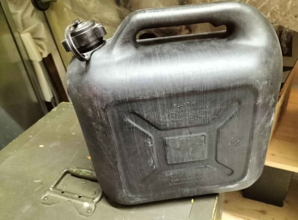 Taniche per benzina: Schwarzer Benzinkanister 10L  – Usato da Ebikon venduto da val_w5jm 1