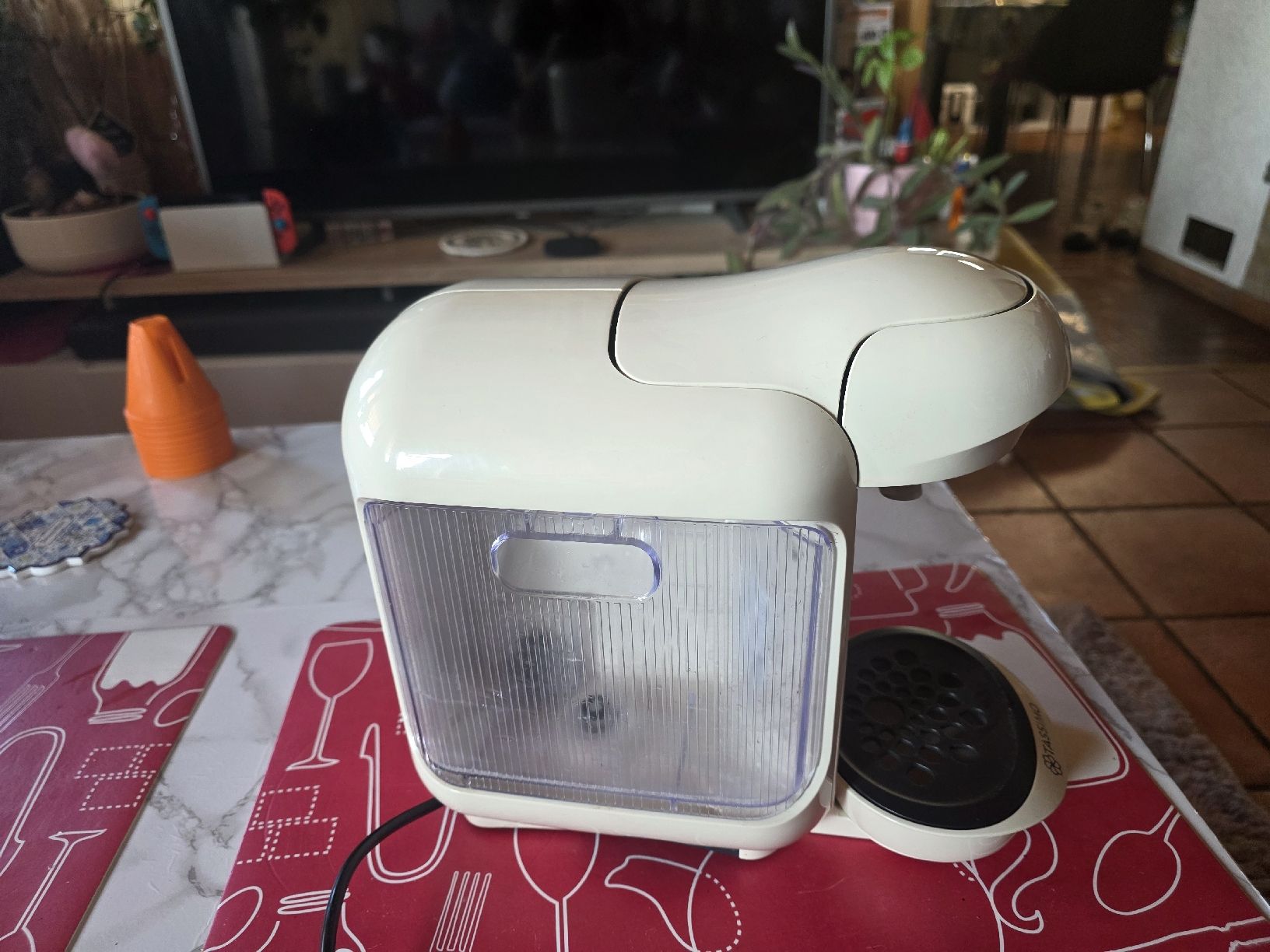 Bosch Macchine per caffè & Macchine per espresso: Bosch Tassimo cafetière couleur crème  – Usato da Carrouge VD venduto da Bogdan95 1