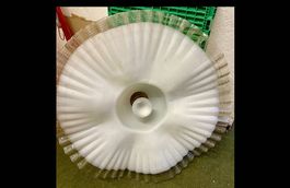 Bel lampadario circolare in vetro