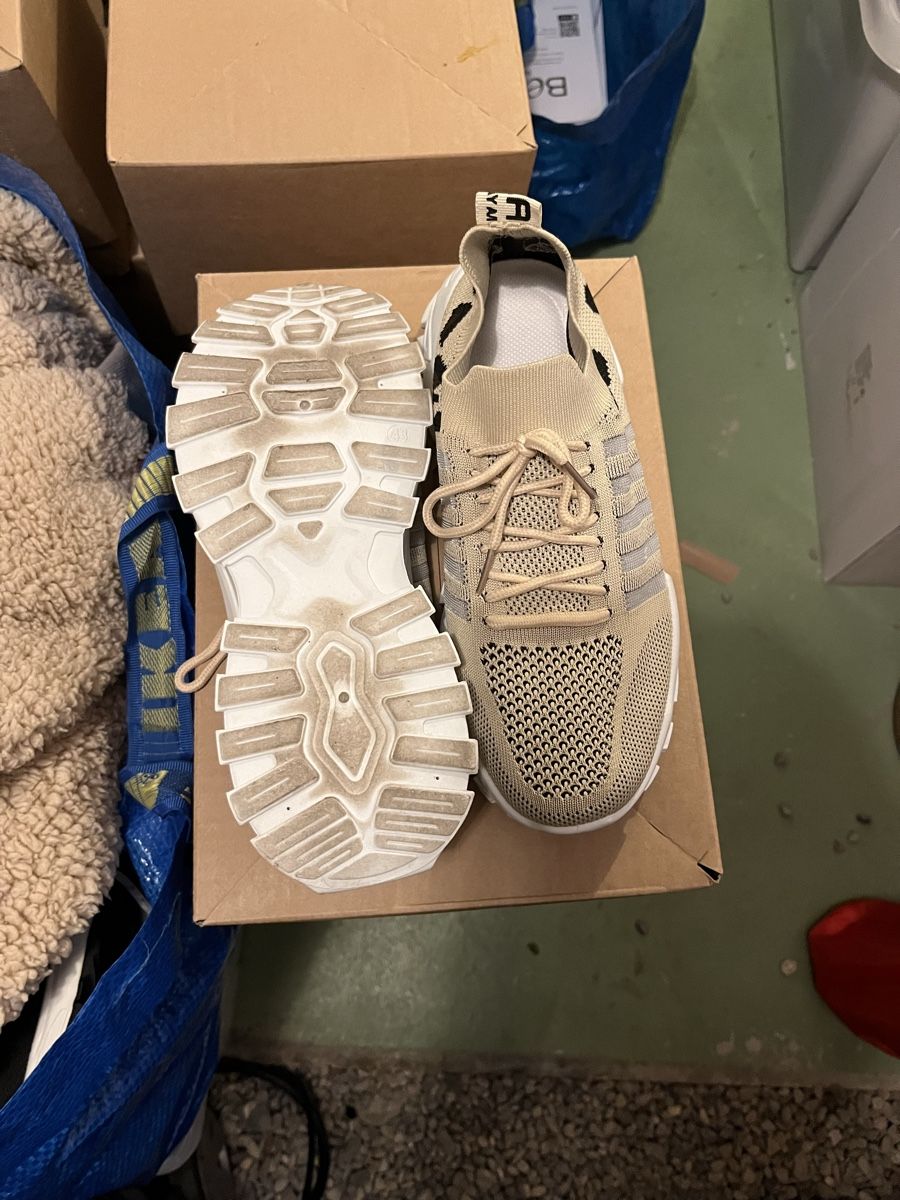 Scarpe da donna: Neue Turnschuhe Größe 43 – Nuovo (secondo la descrizione) da Adliswil venduto da rossoelmare 1