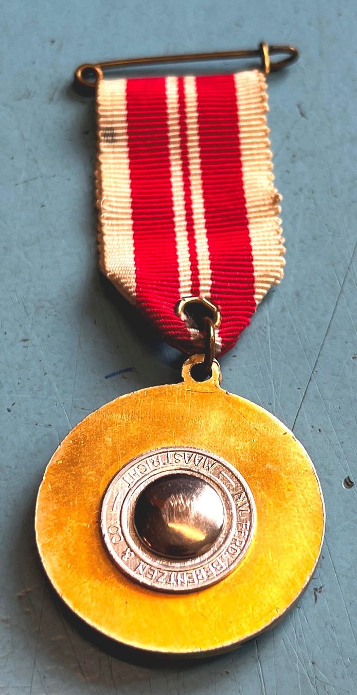 Placchette & Badge: Orden, Abzeichen De Bessem  Laoneke – Usato da Obernau venduto da Wgnom 1