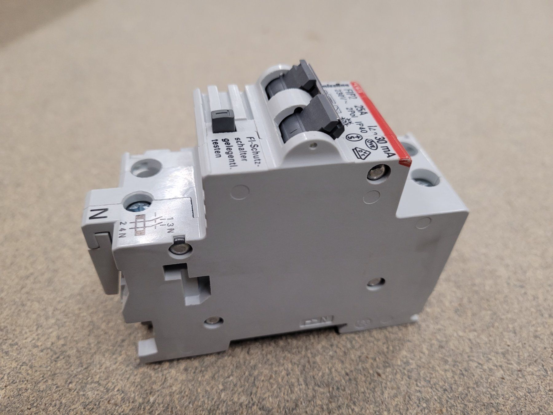 ABB Stromzufuhr: ABB FIP2 25A 30mA – Gebraucht aus Vitznau von Night-Fire 2