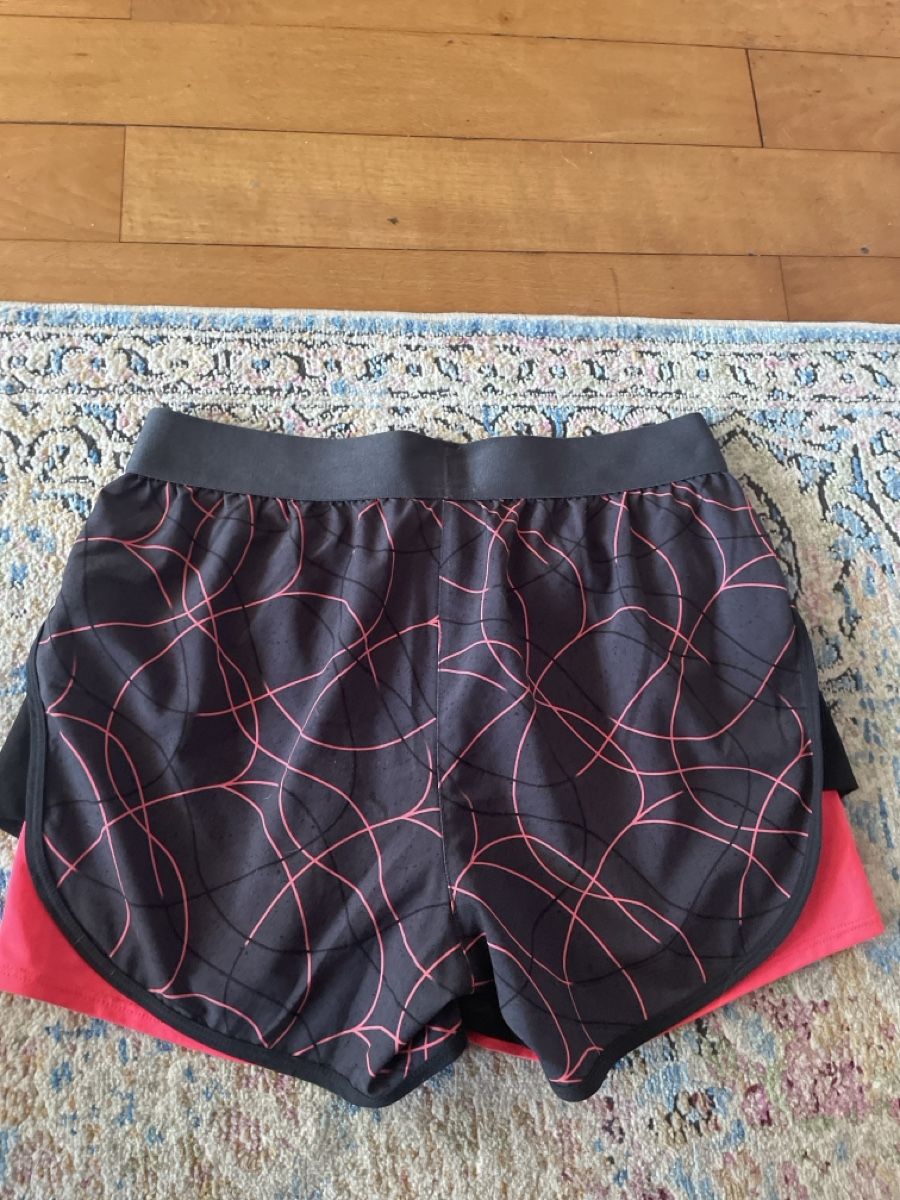 Pantaloni: Kurze Sporthose 149-159 cm – Usato da Wahlen b. Laufen venduto da Salome7 1