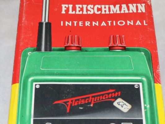 Fleischmann Modellini di ferrovie: Fleischmann alter Transformator 705  with Original-Box – Nuovo e nell'imballaggio originale da Roveredo GR venduto da ManolitoBoris 3