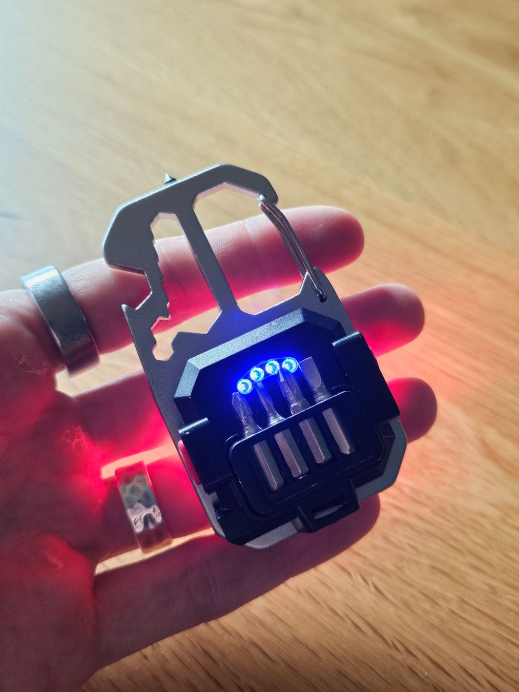 Lampade: Multifunktionswerkzeug mit LED Lampe und Bits – Nuovo e nell'imballaggio originale da Frutigen venduto da Darksmash666 7