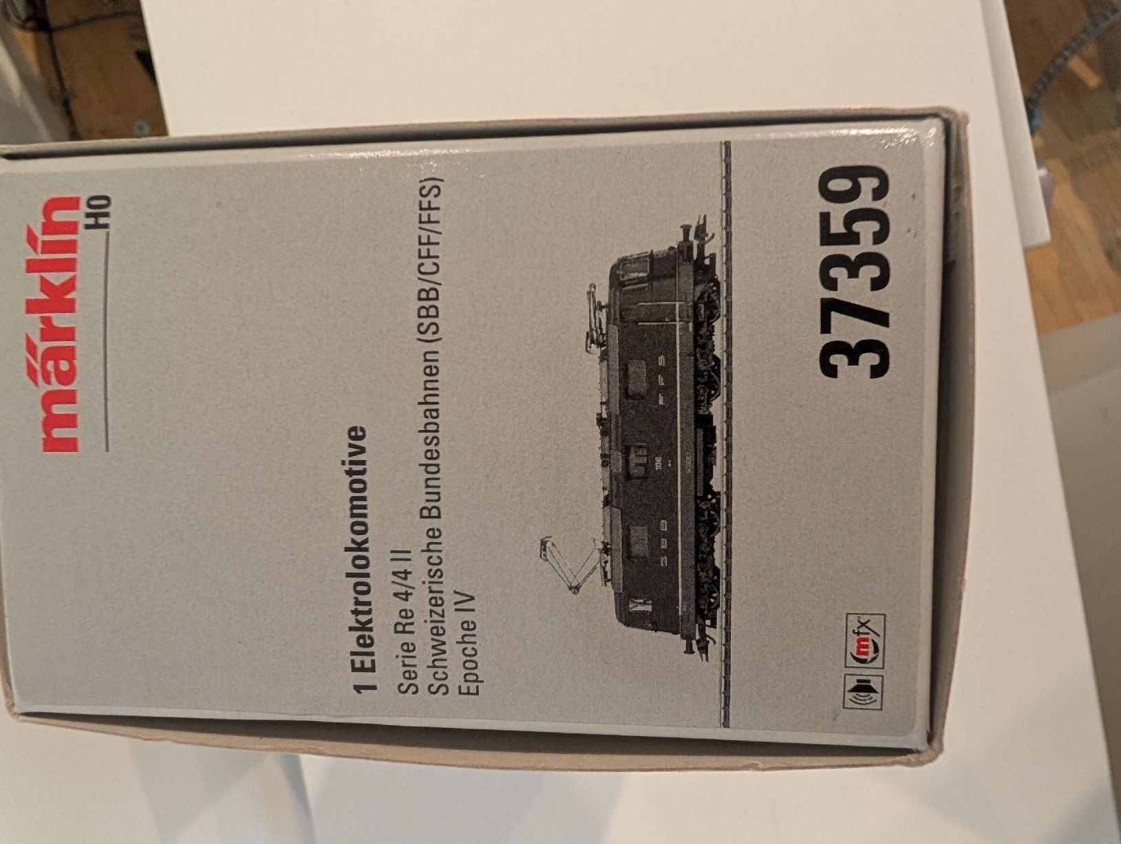 Märklin Modelleisenbahnen: Märklin 37359 SBB Re 4/4 II – Defekt aus Stein/AG von sborn 1